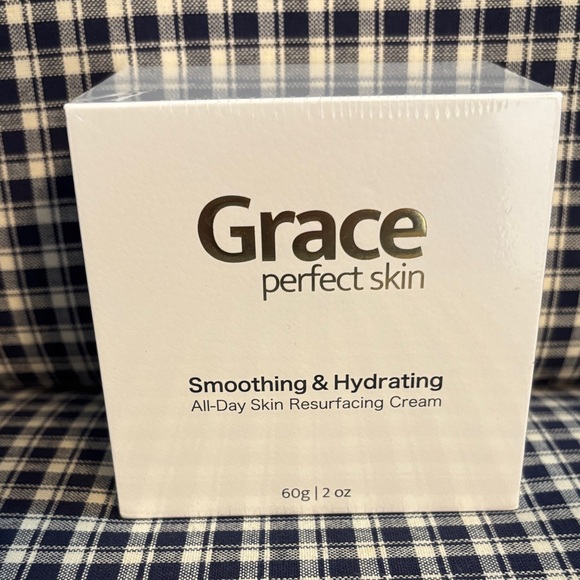 Grace Smoothing & Hydrating Cream - White